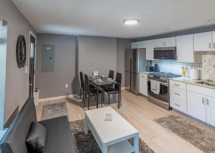 Spacious With Porch Sleeps 6 Near Pitt And Upmc Holiday home *
