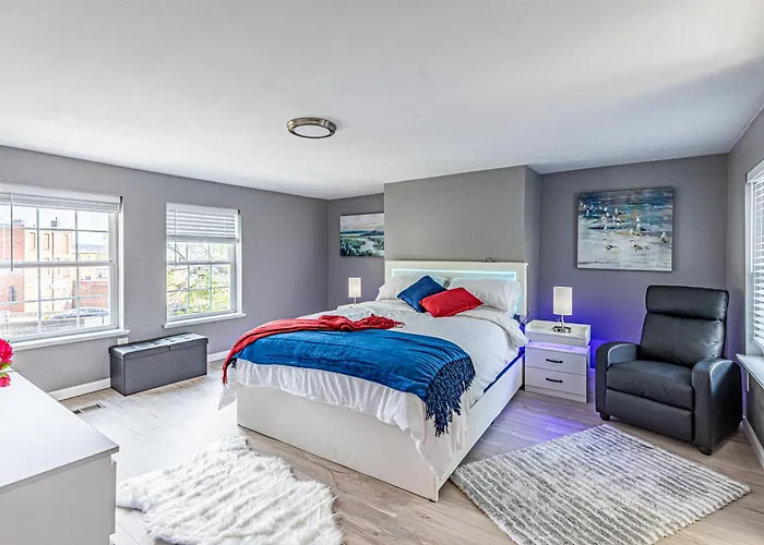 Spacious With Porch Sleeps 6 Near Pitt And Upmc * Pittsburgh