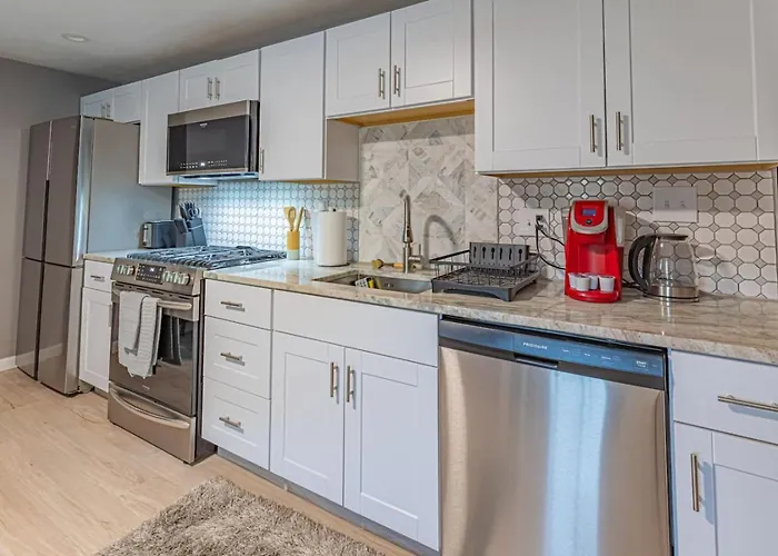 Spacious With Porch Sleeps 6 Near Pitt And Upmc Holiday home *