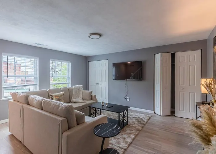 Holiday home Spacious With Porch Sleeps 6 Near Pitt And Upmc Pittsburgh