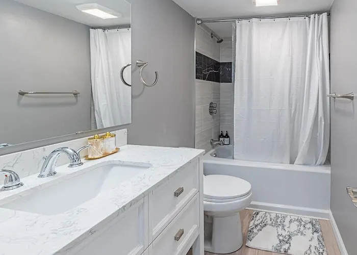 Spacious With Porch Sleeps 6 Near Pitt And Upmc *
