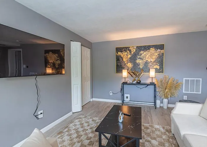 Spacious With Porch Sleeps 6 Near Pitt And Upmc Pittsburgh
