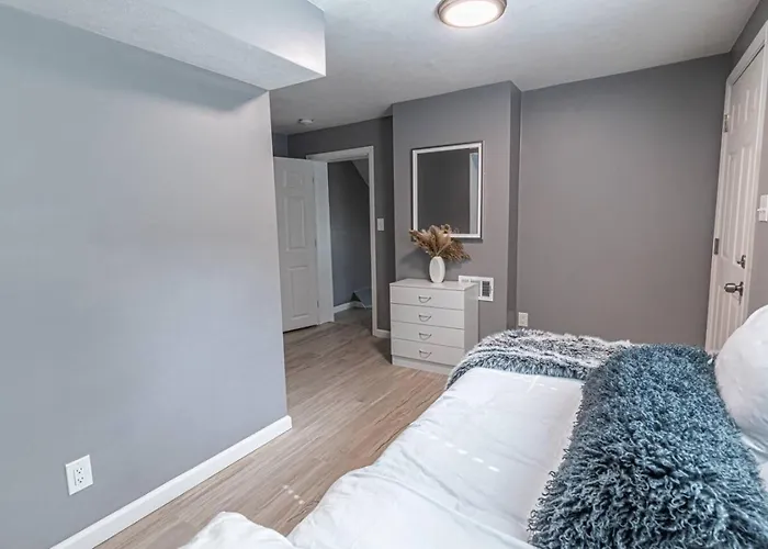 Holiday home Spacious With Porch Sleeps 6 Near Pitt And Upmc Pittsburgh