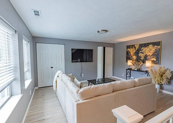 Spacious With Porch Sleeps 6 Near Pitt And Upmc *