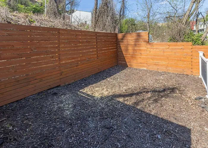 Spacious With Porch Sleeps 6 Near Pitt And Upmc