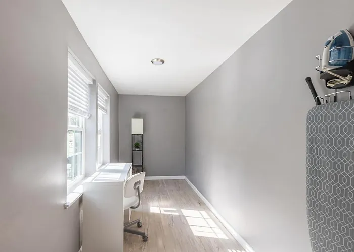 Spacious With Porch Sleeps 6 Near Pitt And Upmc Pittsburgh