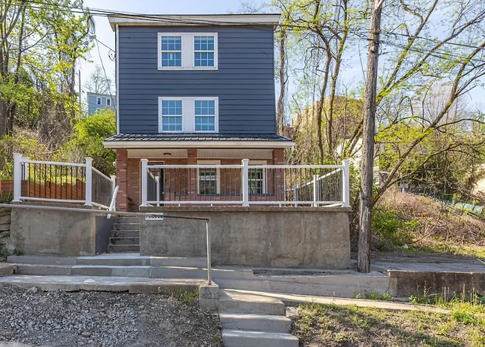 Spacious With Porch Sleeps 6 Near Pitt And Upmc Pittsburgh