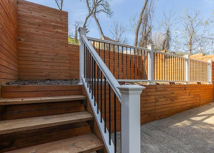 Spacious With Porch Sleeps 6 Near Pitt And Upmc Holiday home *